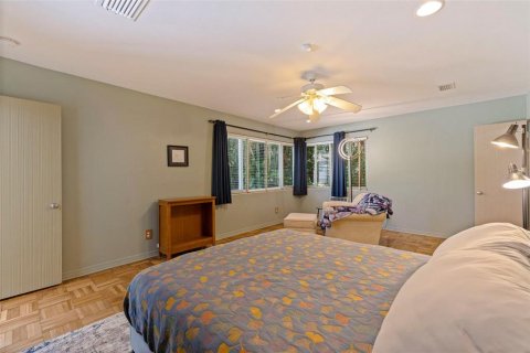 House in Saint Petersburg, Florida 3 bedrooms, 225.57 sq.m. № 1800006 - photo 22