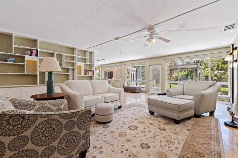 House in Saint Petersburg, Florida 3 bedrooms, 225.57 sq.m. № 1800006 - photo 10