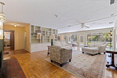 House in Saint Petersburg, Florida 3 bedrooms, 225.57 sq.m. № 1800006 - photo 9