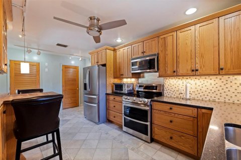 House in Saint Petersburg, Florida 3 bedrooms, 225.57 sq.m. № 1800006 - photo 20