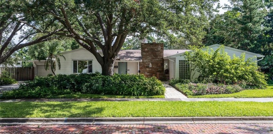 Casa en Saint Petersburg, Florida 3 dormitorios, 225.57 m2 № 1800006