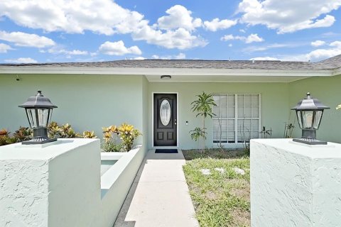 Casa en venta en Tampa, Florida, 3 dormitorios, 137.68 m2 № 2230257 - foto 5