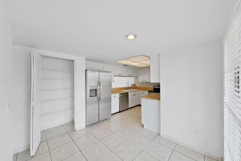 Casa en venta en Tampa, Florida, 3 dormitorios, 137.68 m2 № 2230257 - foto 13