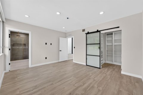 Townhouse in Miami, Florida 3 bedrooms, 178.19 sq.m. № 2045068 - photo 16