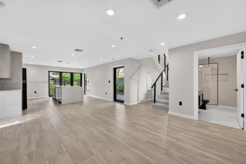 Townhouse in Miami, Florida 3 bedrooms, 178.19 sq.m. № 2045068 - photo 11
