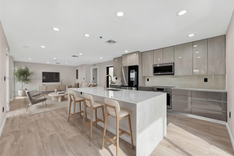 Townhouse in Miami, Florida 3 bedrooms, 178.19 sq.m. № 2045068 - photo 3
