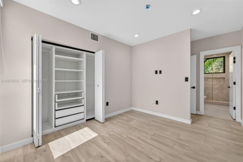 Townhouse in Miami, Florida 3 bedrooms, 178.19 sq.m. № 2045068 - photo 23