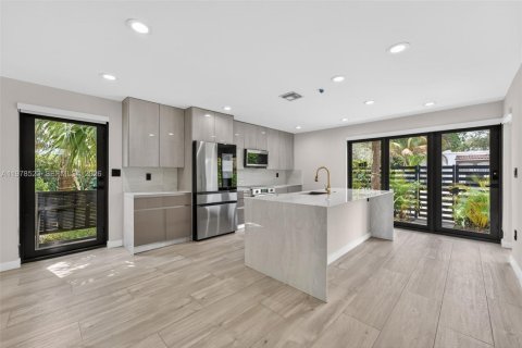 Townhouse in Miami, Florida 3 bedrooms, 178.19 sq.m. № 2045068 - photo 4
