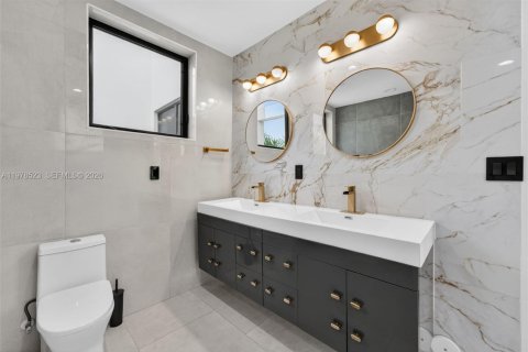 Townhouse in Miami, Florida 3 bedrooms, 178.19 sq.m. № 2045068 - photo 19