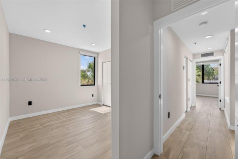 Townhouse in Miami, Florida 3 bedrooms, 178.19 sq.m. № 2045068 - photo 25