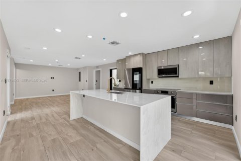 Townhouse in Miami, Florida 3 bedrooms, 178.19 sq.m. № 2045068 - photo 2