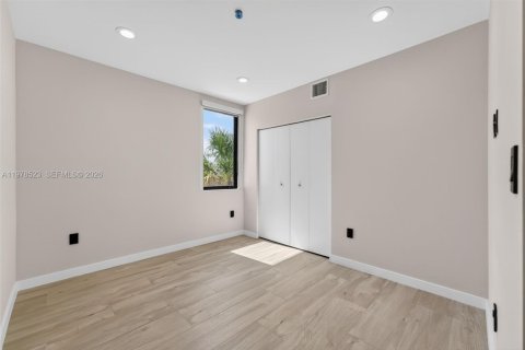 Townhouse in Miami, Florida 3 bedrooms, 178.19 sq.m. № 2045068 - photo 21