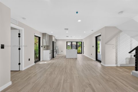 Townhouse in Miami, Florida 3 bedrooms, 178.19 sq.m. № 2045068 - photo 5