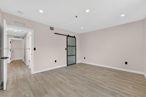Townhouse in Miami, Florida 3 bedrooms, 178.19 sq.m. № 2045068 - photo 15