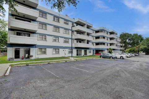 Кондоминиум с 3 спальнями в Холливуд, Флорида № 2079839