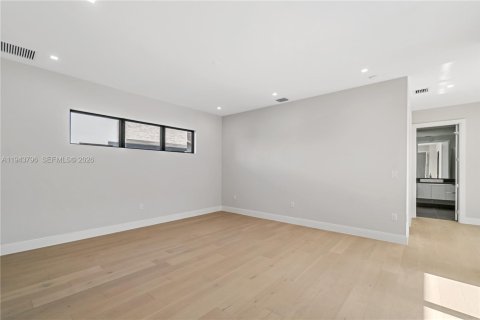 Casa en venta en Doral, Florida, 6 dormitorios, 451.78 m2 № 2001637 - foto 21