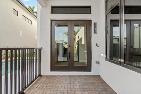 Casa en venta en Doral, Florida, 6 dormitorios, 451.78 m2 № 2001637 - foto 8