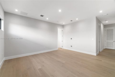 Casa en venta en Doral, Florida, 6 dormitorios, 451.78 m2 № 2001637 - foto 19