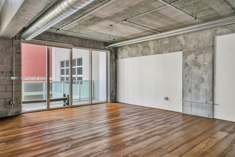 Condo in Miami, Florida, 2 bedrooms  № 1990650 - photo 24