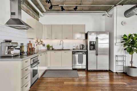 Condo in Miami, Florida, 2 bedrooms  № 1990650 - photo 6