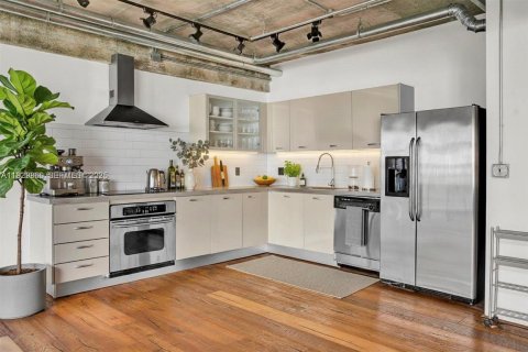 Condo in Miami, Florida, 2 bedrooms  № 1990650 - photo 15