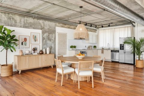 Condo in Miami, Florida, 2 bedrooms  № 1990650 - photo 2