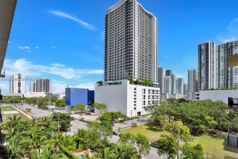 Condo in Miami, Florida, 2 bedrooms  № 1990650 - photo 26