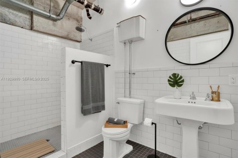 Condo in Miami, Florida, 2 bedrooms  № 1990650 - photo 10