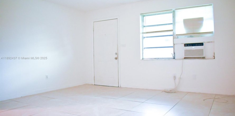 Casa en Miami, Florida 2 dormitorios, 144.93 m2 № 2088469