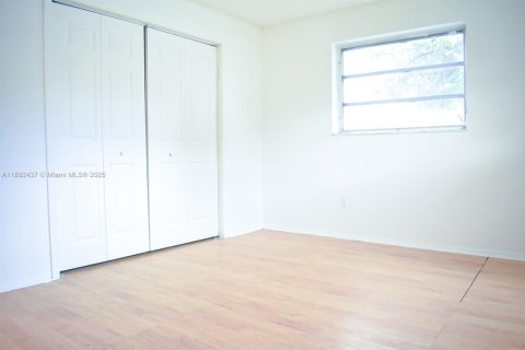 Casa en alquiler en Miami, Florida, 2 dormitorios, 144.93 m2 № 2088469 - foto 8