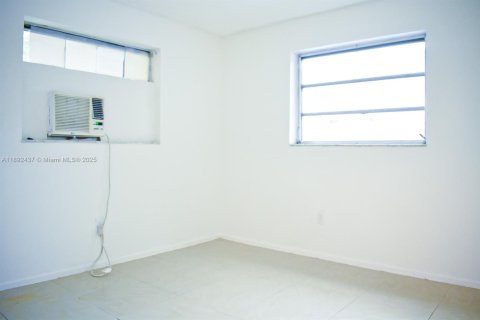 Casa en alquiler en Miami, Florida, 2 dormitorios, 144.93 m2 № 2088469 - foto 12