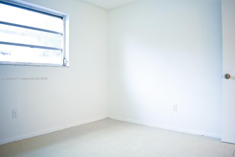 Casa en alquiler en Miami, Florida, 2 dormitorios, 144.93 m2 № 2088469 - foto 11