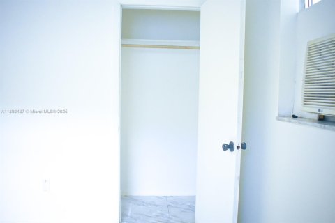 Casa en alquiler en Miami, Florida, 2 dormitorios, 144.93 m2 № 2088469 - foto 10