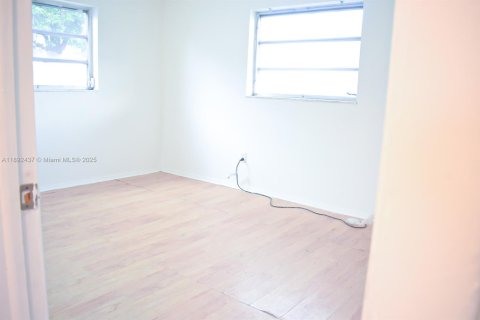 Casa en alquiler en Miami, Florida, 2 dormitorios, 144.93 m2 № 2088469 - foto 5