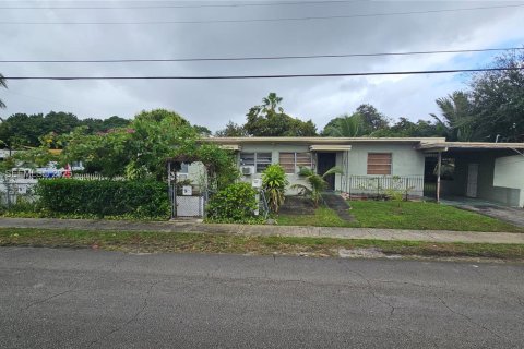 Propiedad comercial en North Miami Beach, Florida 158.86 m2 № 1990387
