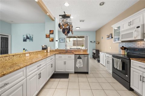 House in Davenport, Florida 3 bedrooms, 169.55 sq.m. № 2222421 - photo 8
