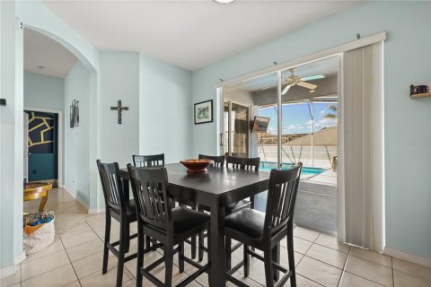 House in Davenport, Florida 3 bedrooms, 169.55 sq.m. № 2222421 - photo 12