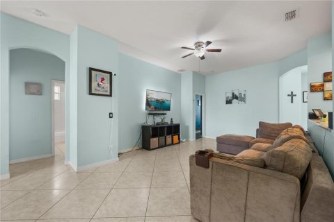House in Davenport, Florida 3 bedrooms, 169.55 sq.m. № 2222421 - photo 15