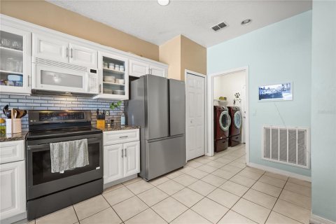House in Davenport, Florida 3 bedrooms, 169.55 sq.m. № 2222421 - photo 9