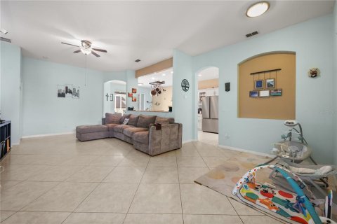 House in Davenport, Florida 3 bedrooms, 169.55 sq.m. № 2222421 - photo 14