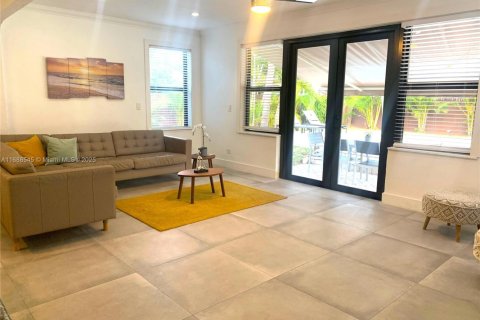 Casa en venta en Miami, Florida, 3 dormitorios, 139.63 m2 № 1935884 - foto 5