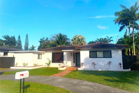Casa en venta en Miami, Florida, 3 dormitorios, 139.63 m2 № 1935884 - foto 1