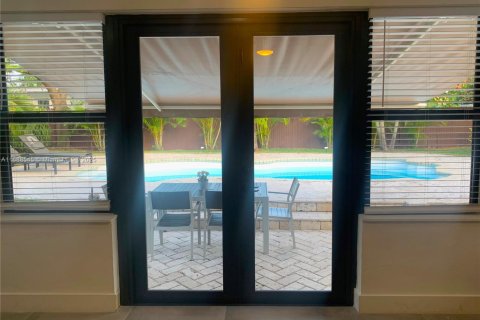 Casa en venta en Miami, Florida, 3 dormitorios, 139.63 m2 № 1935884 - foto 18