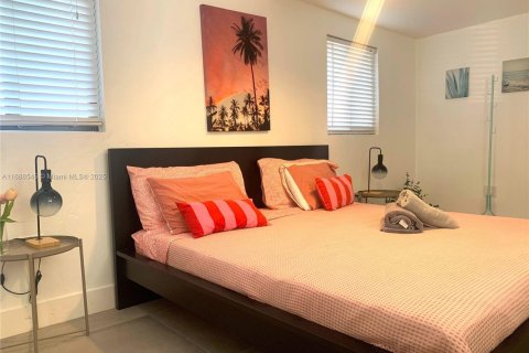 Casa en venta en Miami, Florida, 3 dormitorios, 139.63 m2 № 1935884 - foto 12