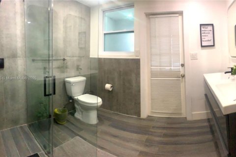 Casa en venta en Miami, Florida, 3 dormitorios, 139.63 m2 № 1935884 - foto 13