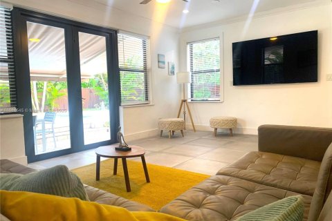 Casa en venta en Miami, Florida, 3 dormitorios, 139.63 m2 № 1935884 - foto 4