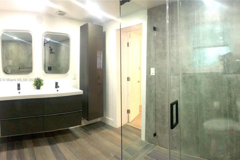 Casa en venta en Miami, Florida, 3 dormitorios, 139.63 m2 № 1935884 - foto 14