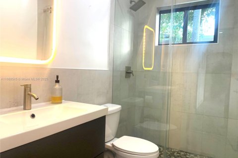 Casa en venta en Miami, Florida, 3 dormitorios, 139.63 m2 № 1935884 - foto 16