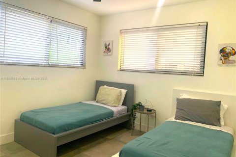 Casa en venta en Miami, Florida, 3 dormitorios, 139.63 m2 № 1935884 - foto 17