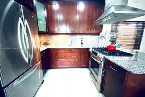 Casa en venta en Miami, Florida, 3 dormitorios, 139.63 m2 № 1935884 - foto 9